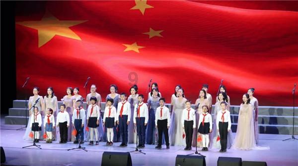 54岁陈浩民时隔17亮相TVB,打扮贵气尽显成熟稳重,称想回TVB拍戏